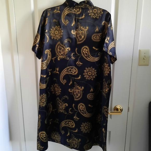 Vintage Satin Oriental Style Robe - Picture 2 of 10